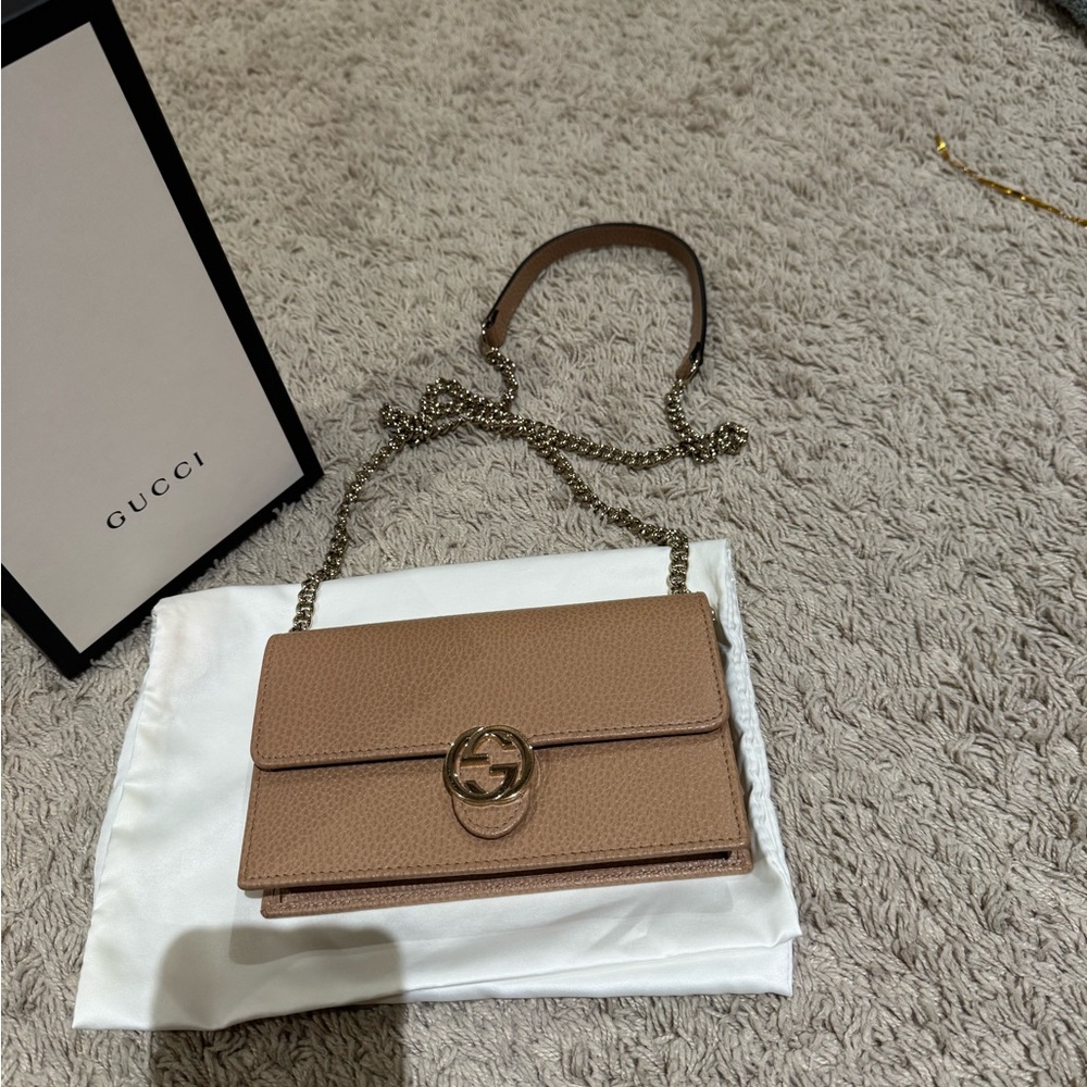 Gucci Interlocking Crossbody Gold Chain - Picture 2 of 5